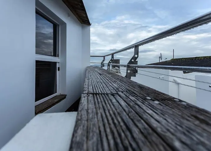 Atico Con Terraza Y Vistas Al Mar.