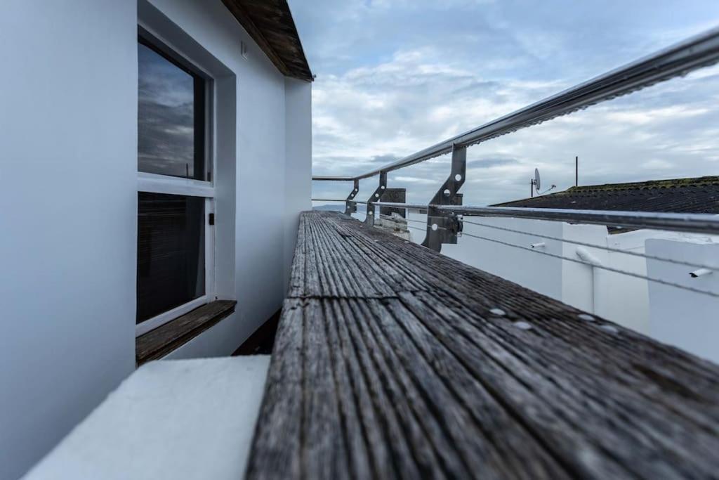 Atico Con Terraza Y Vistas Al Mar. *